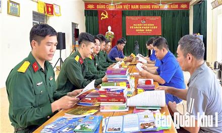 Hiệu quả từ mô hình “Tủ sách pháp luật quân-dân”